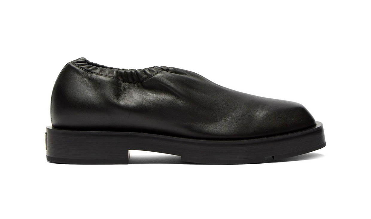 Loafers Givenchy yang Kini Tampil Beda